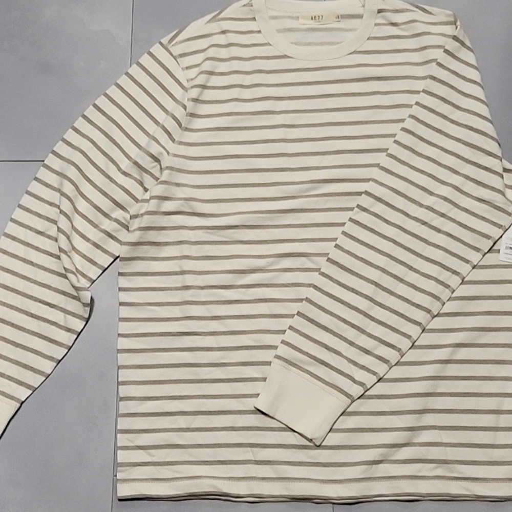 AE77   long-sleeve shirt size XL